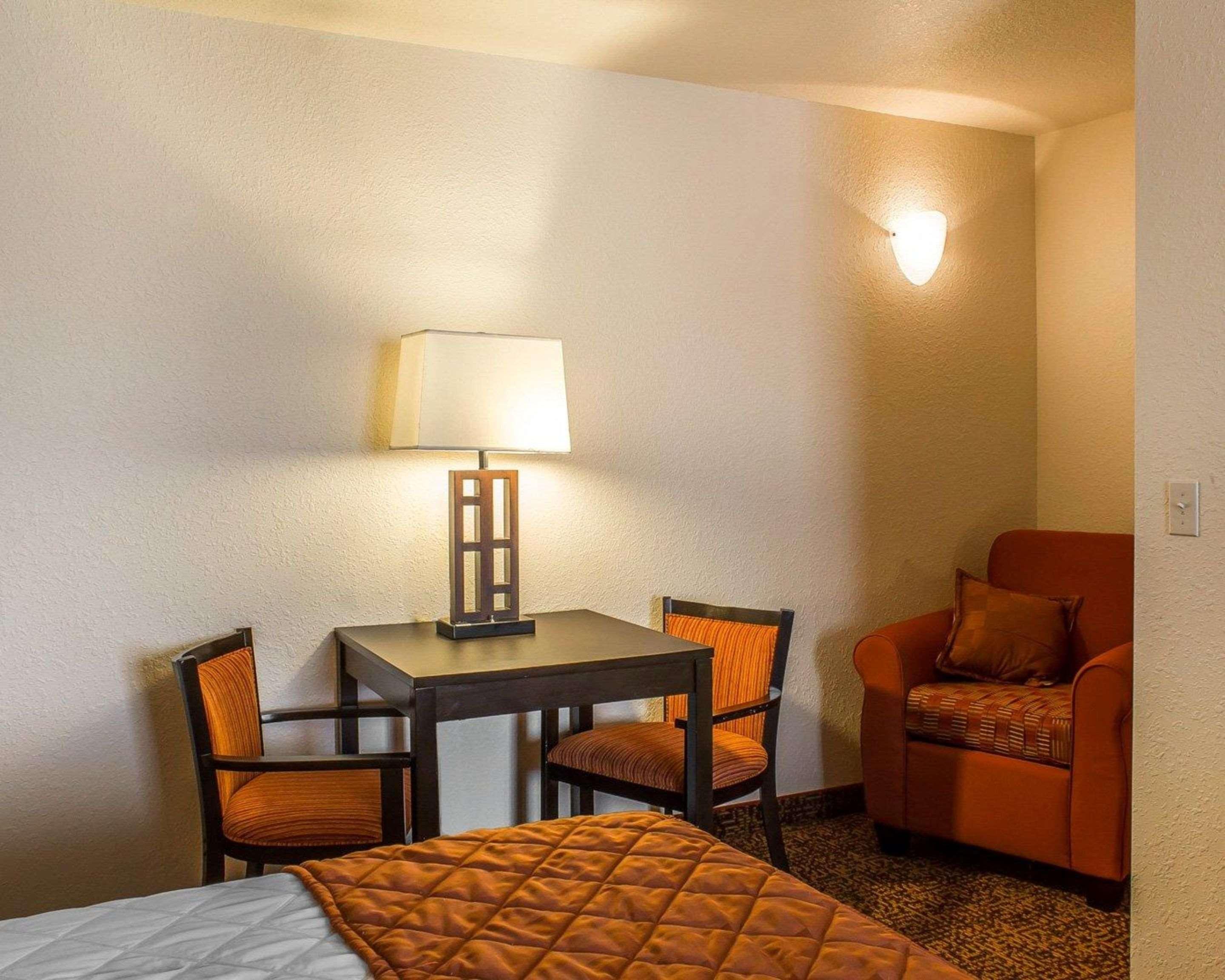 Rodeway Inn & Suites Near Okoboji Lake Milford Eksteriør bilde