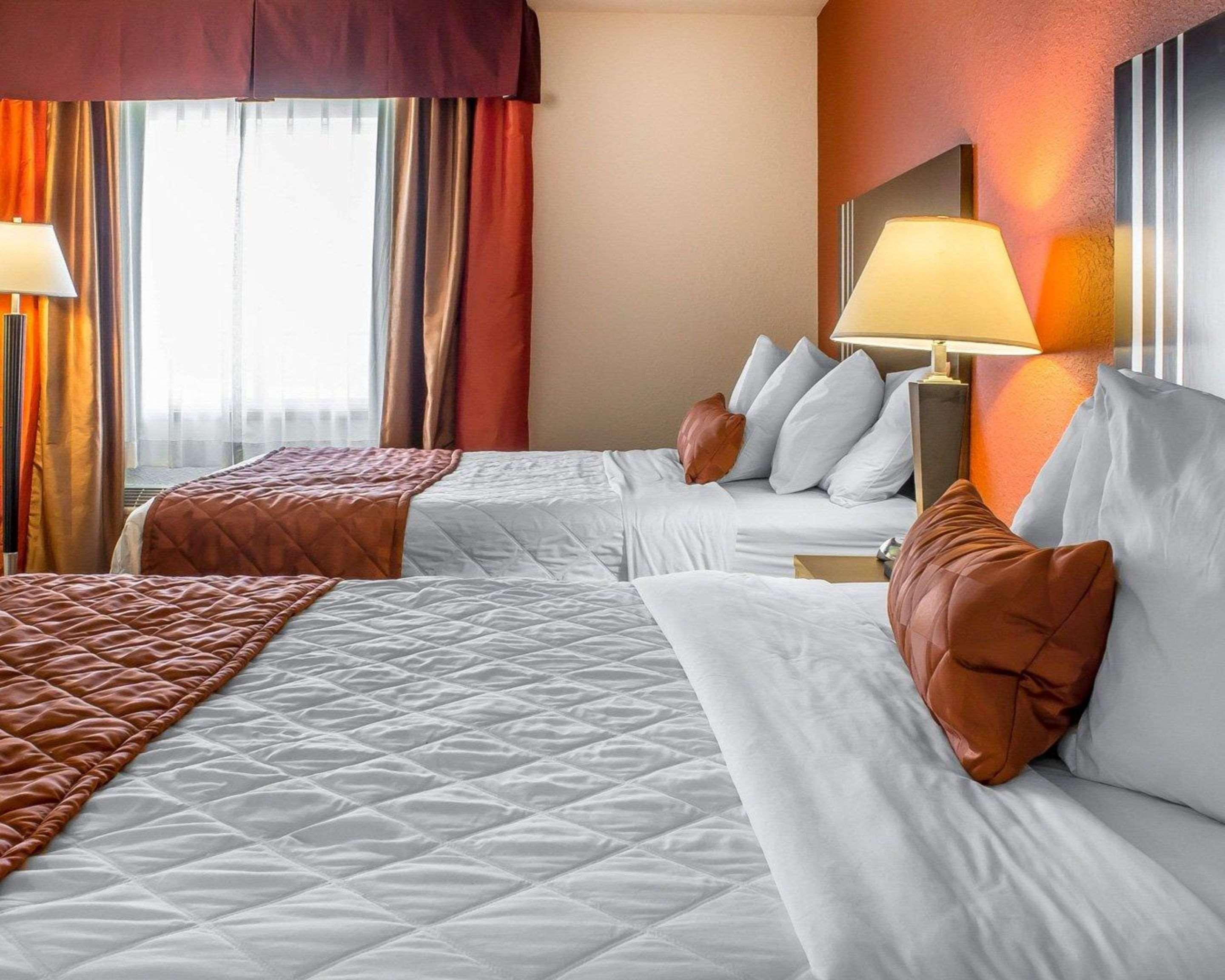 Rodeway Inn & Suites Near Okoboji Lake Milford Eksteriør bilde