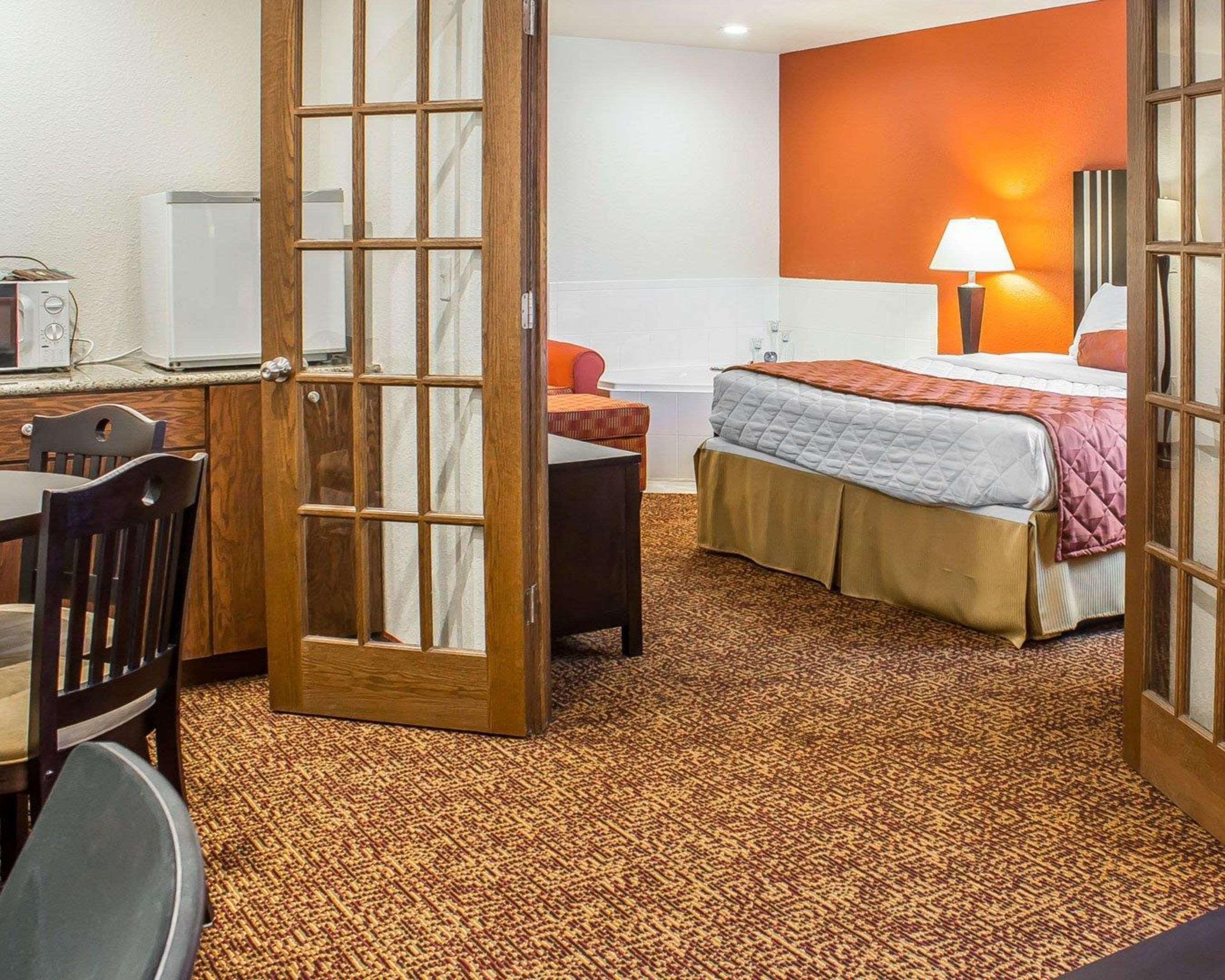 Rodeway Inn & Suites Near Okoboji Lake Milford Eksteriør bilde